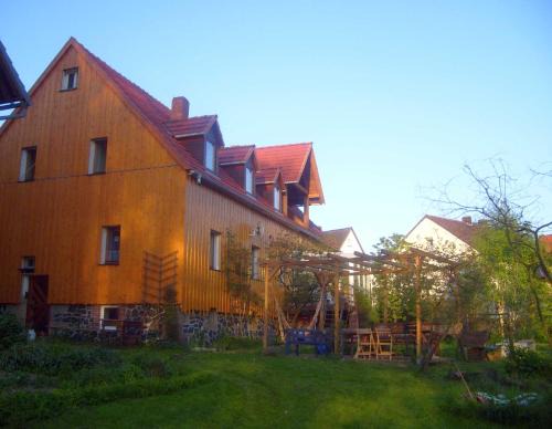 Linsingen Apartment | Top-Rated Ferienwohnung Am Jakobsweg for Families