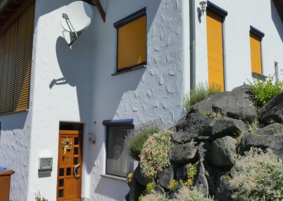 Kurtscheid Apartment | Discover Ferienwohnung am Klosterweg with Ocean View & More