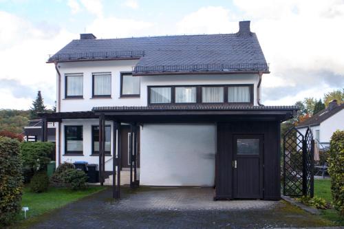Brilon Apartment | Pet-Friendly Retreat at Ferienwohnung am Kurpark Brilon