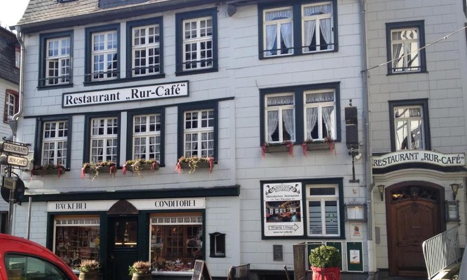 Monschau Apartment | Highly Rated Ferienwohnung am Markt with Family-Friendly Perks