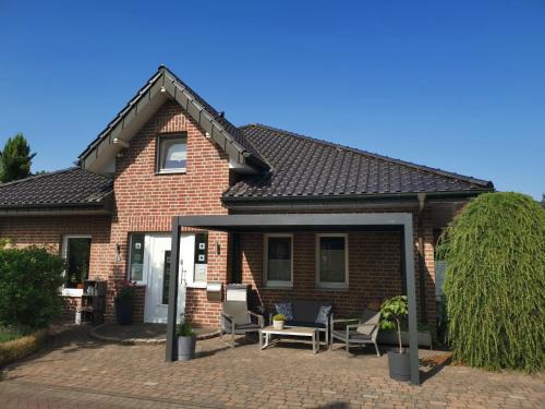 Vreden Apartment | Budget-Friendly Ferienwohnung Am Moorbach for Families
