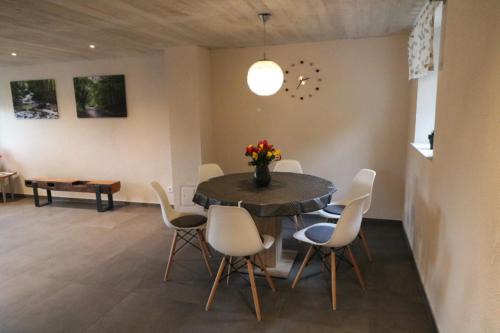 Edingen Apartment | Family-Friendly Ferienwohnung Am Pfaffenderbach - 9.2 Rated