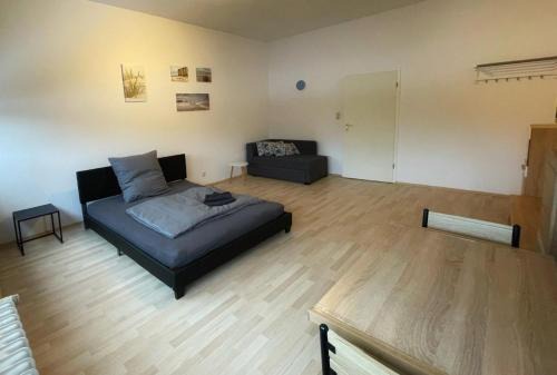 Rustersiel Apartment | Family-Friendly Retreat at Ferienwohnung am Rüstersieler Hafen