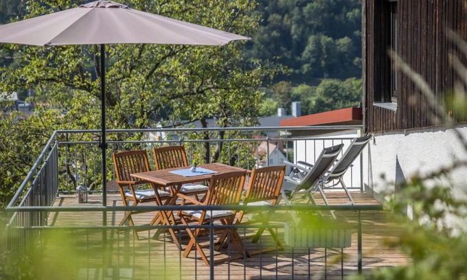 Bad Urach Apartment | Family-Friendly Ferienwohnung Am Samuelstein with High Ratings