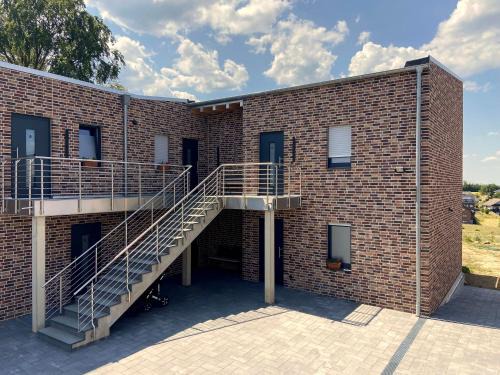Kommerscheidt Apartment | Cozy Ferienwohnung am Weiher - Ideal for Families and Pets