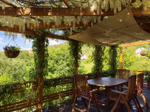 Ilmnitz Apartment | Family-Friendly Ferienwohnung an den Grundwiesen with 9.2 Rating