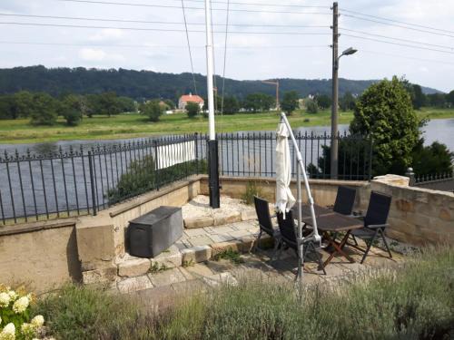 Laubegast Apartment | Beautiful Elbe River Retreat with Oceanfront Views