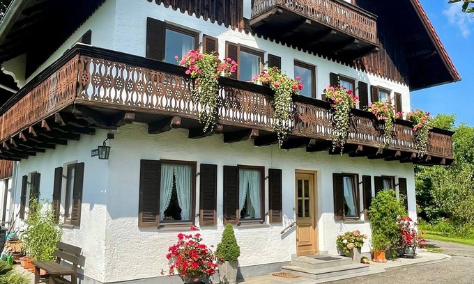 Peissenberg Apartment | Cozy Apartment for 3 Guests in Peißenberg with Kitchen