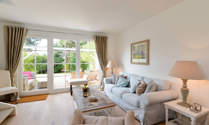 Falshoft Apartment | Cozy 60m² Apartment for Two with Oceanfront Views