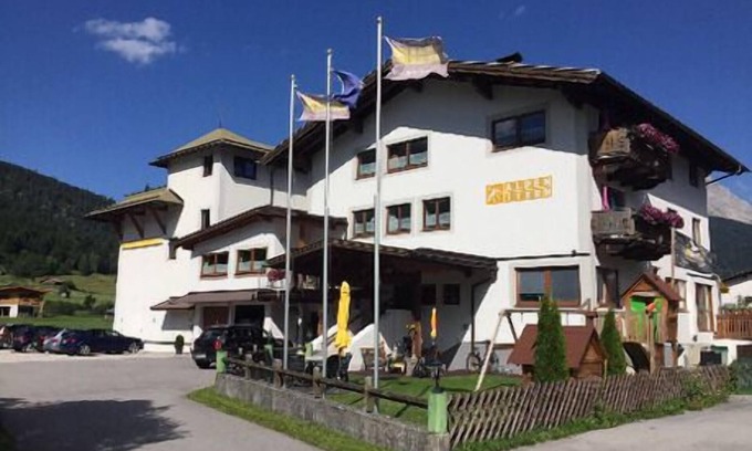 Lermoos Apartment | Cozy Retreat for 3 with Kitchen in Lermoos, Pet-Friendly