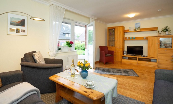 Kleinmorsum Apartment | Cozy Apartment for 3 Guests with Ocean Views in Sylt