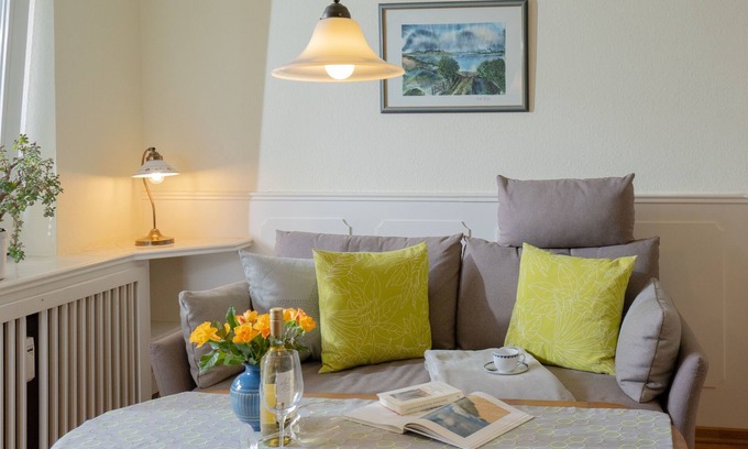 Kleinmorsum Apartment | Pleasant 65m² Apartment for 3 Guests in Sylt with Ocean View