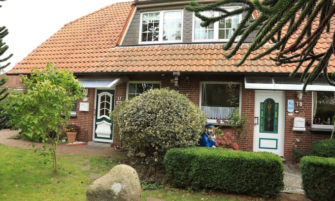 Hage Apartment | Cozy Retreat for 4 Guests with Ocean View in Hage