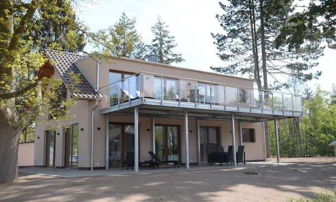 Muritz Apartment | Spacious Oceanfront Apartment for 4 Guests in Lenz