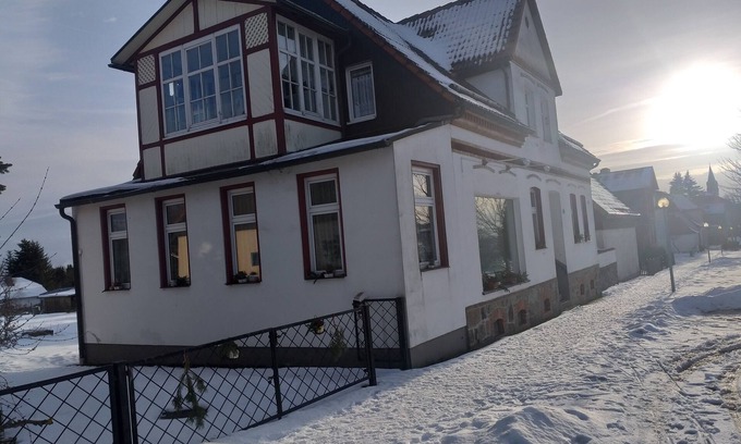 Friedrichsbrunn Apartment | Cozy 55m² Apartment for 4 Guests in Beautiful Thale