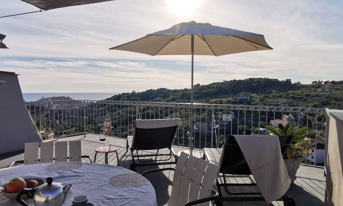 Artallo Apartment | Spacious Oceanfront Apartment for 4 Guests in Imperia