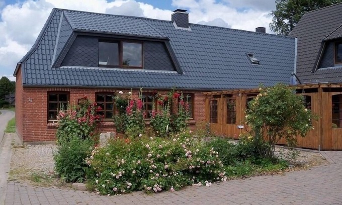 Boklund Apartment | Spacious Apartment for 7 Guests in Böklund - Pet Friendly