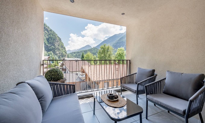Oetz Apartment | Spacious Retreat for 6 in Habichen with Ocean View