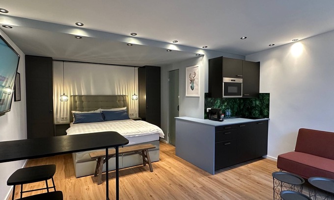 Nuertingen Apartment | Stylish Apartment for Two with Ocean View in Nürtingen