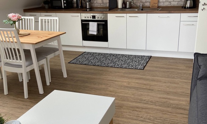 Region Hannover District Apartment | Cozy Apartment for 3 with Ocean View in Wunstorf