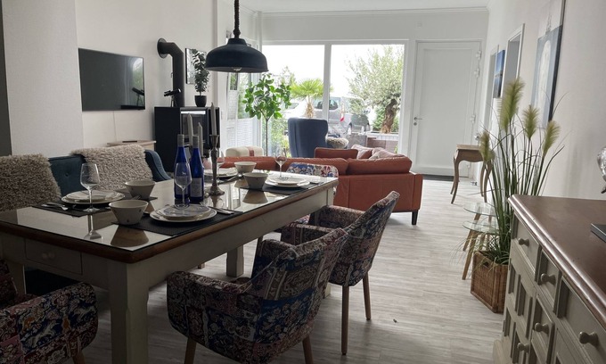 Region Hannover District Apartment | Spacious 120m² Apartment for 6 Guests in Wunstorf