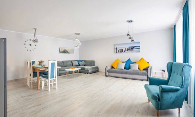Dzielnica Uzdrowiskowa Apartment | Cozy Apartment for 6 Guests with Pool Access in Kolobrzeg