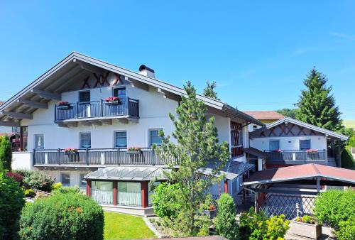 Hirschbach Apartment | Family-Friendly Ferienwohnung & App. Rosemarie - Rated 9.6/10