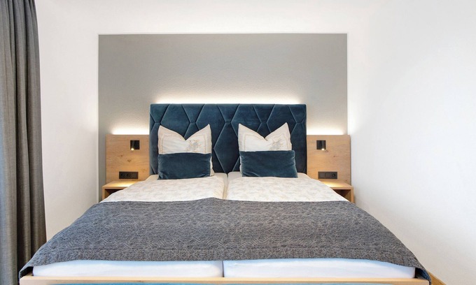 Hoechenschwand Apartment | Cozy Ferienwohnung Auerhahn with Spa and Family Amenities