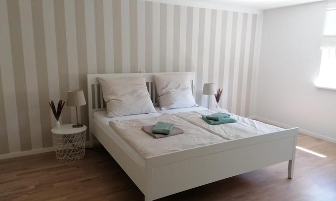 Grub am Forst Apartment | Cozy Ferienwohnung Auengrund: Pet & Child Friendly Retreat