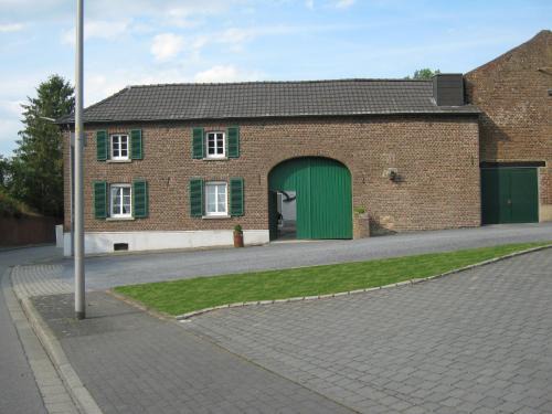 Heinsberg Apartment | Cozy Ferienwohnung Auf dem Hühnerhof with Family Amenities