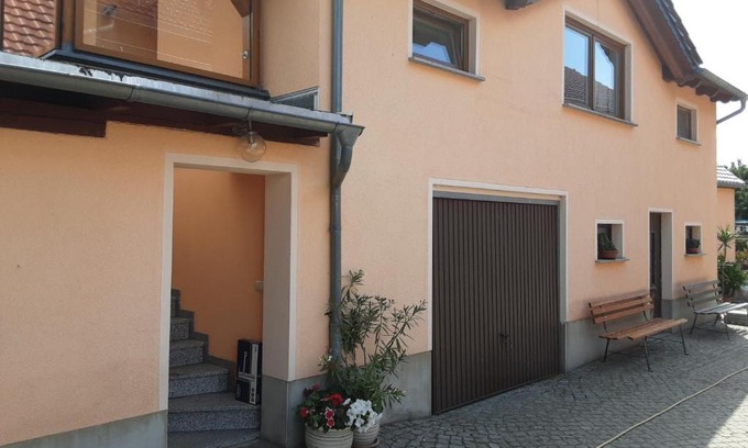 Brossnitz Apartment | Family-Friendly Farmstay: Ferienwohnung auf den Bauernhof