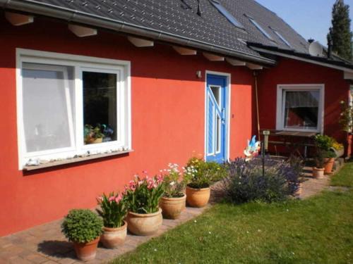 Maltzien Apartment | Family-Friendly Getaway at Ferienwohnung auf Rügen in Maltzien