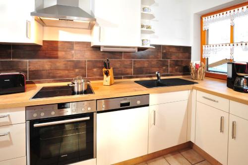 Groissenbach Apartment | Oceanfront Haven at Ferienwohnung Bär - Rated 9/10!