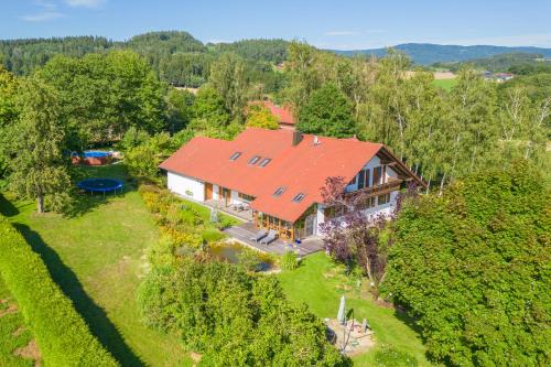 Bogen Apartment | Oceanfront Retreat at Ferienwohnung Bayerwaldblick Hexental