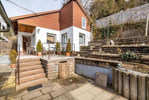 Albstadt Apartment | Cozy Ferienwohnung Behrens-Reinke: Pet & Child Friendly Stay