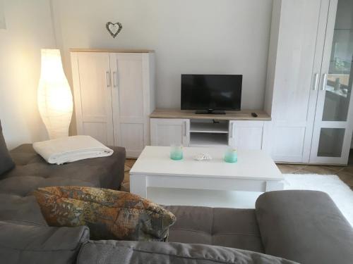 Landwehrhagen Apartment | Discover Bellevue: Pet-Friendly Retreat with Pool Access