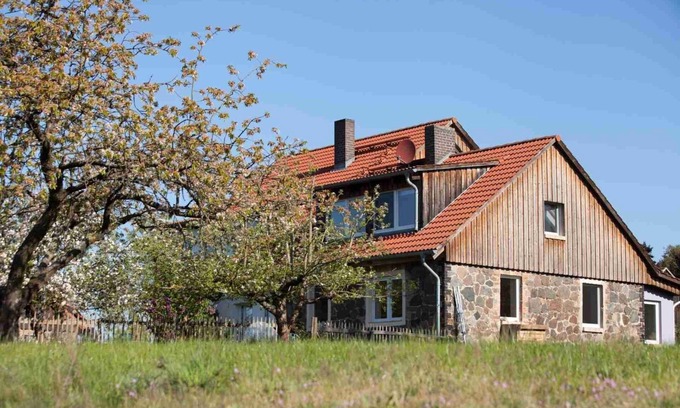 Garzau-Garzin Apartment | Family-Friendly Ferienwohnung Bergschäferei with Kitchen