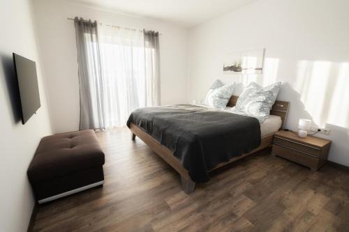 Neualbenreuth Apartment | Top Rated Ferienwohnung Bergäcker with Family-Friendly Amenities
