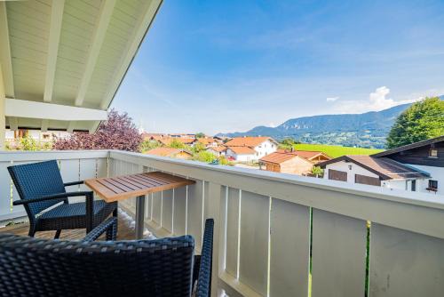 Samerberg Apartment | Inviting Ferienwohnung Bergblick with Pool & Hot Tub