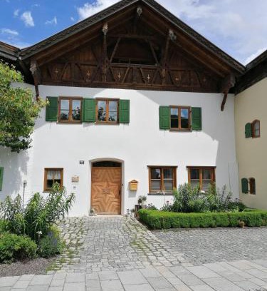 Mittenwald Apartment | Relax in Ferienwohnung Bergluft: 4-Star Family Retreat