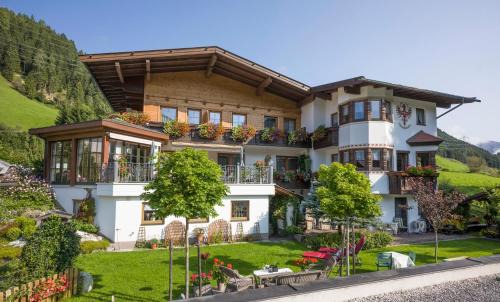Gerlos Apartment | Scenic Appartement in Gerlos with Breathtaking Views