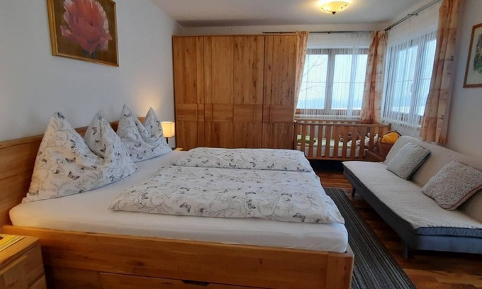 Vomperbach Apartment | Inviting Ferienwohnung Bettelwurfblick - Family-Friendly Retreat