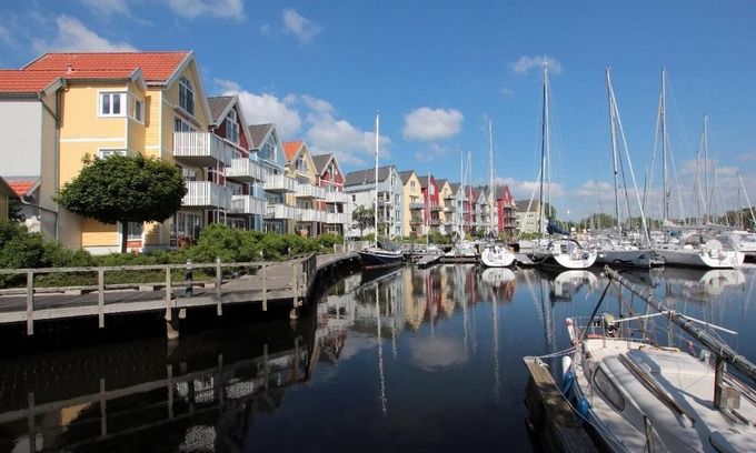Steinbeckervorstadt Apartment | Experience Oceanfront Comfort at Ferienwohnung Bieberblick
