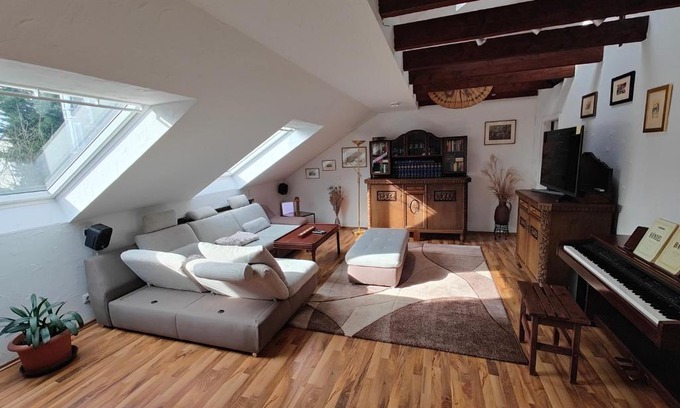 West Apartment | Pet-Friendly Komfort Ferienwohnung Biene with Hot Tub
