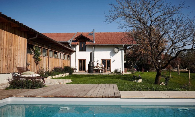Wonneberg Apartment | Inviting Obergeschoss Apartment for 4 with Pool Access
