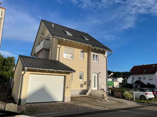 Gengenbach Apartment | Child-Friendly Ferienwohnung Blumenfeld - Guest Rated 9.8