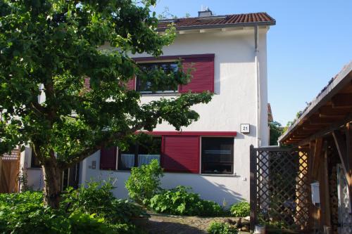 Waggershausen Apartment | Experience Family-Friendly Comfort at Ferienwohnung Bodenseewelle