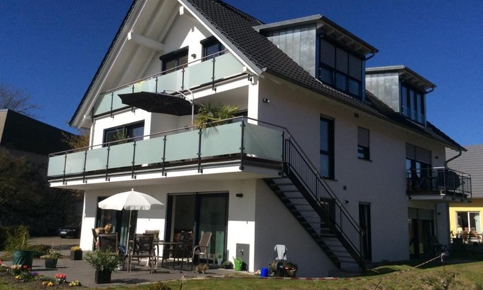 Langenargen Apartment | Enchanting Ferienwohnung Bodenseezauber - Family-Friendly Retreat