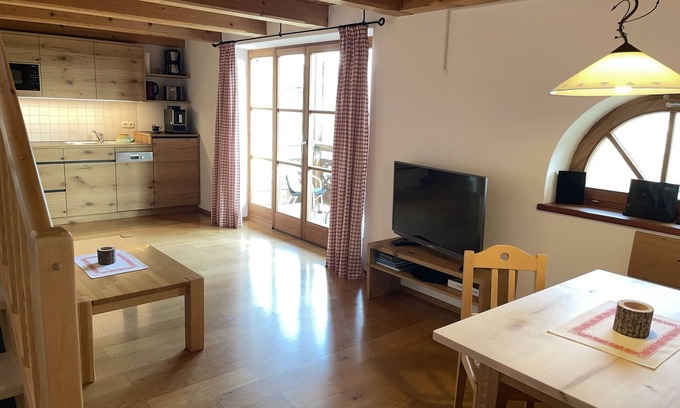 Rimsting Apartment | Family-Friendly Ferienwohnung Breitbrunn with Kitchen Access