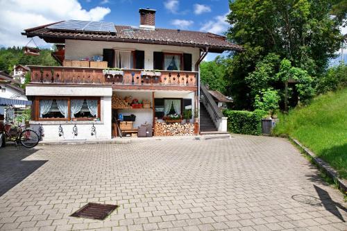 Mittenwald Apartment | Family-Friendly Retreat at Ferienwohnung Brunnsteinnest